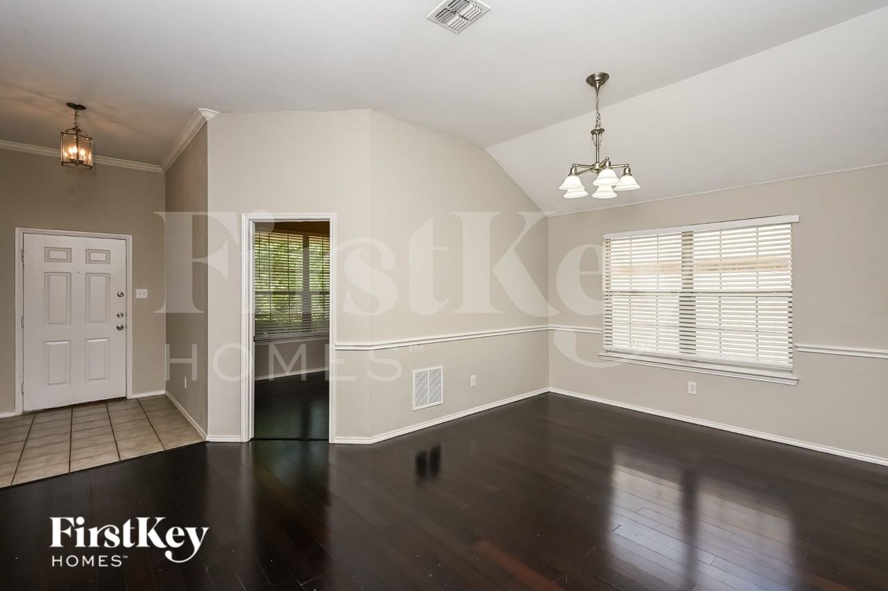 10408 Bradshaw Dr - Photo 4 of 16