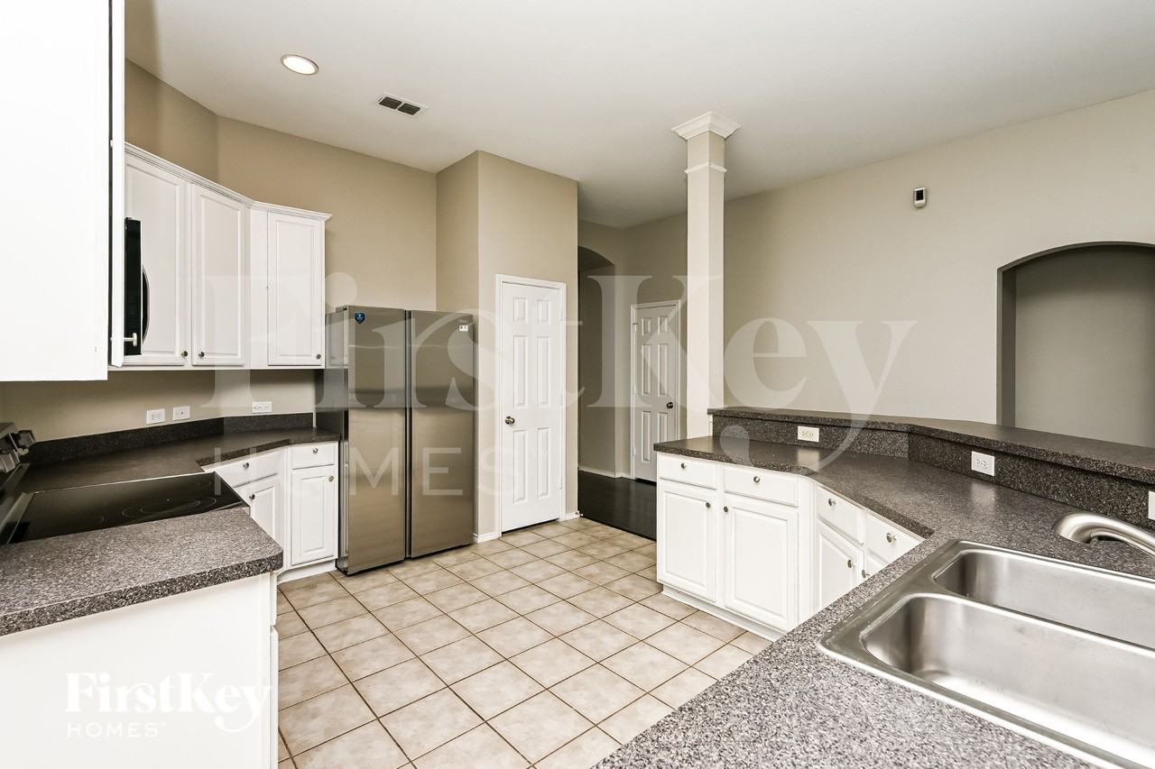 10408 Bradshaw Dr - Photo 6 of 16