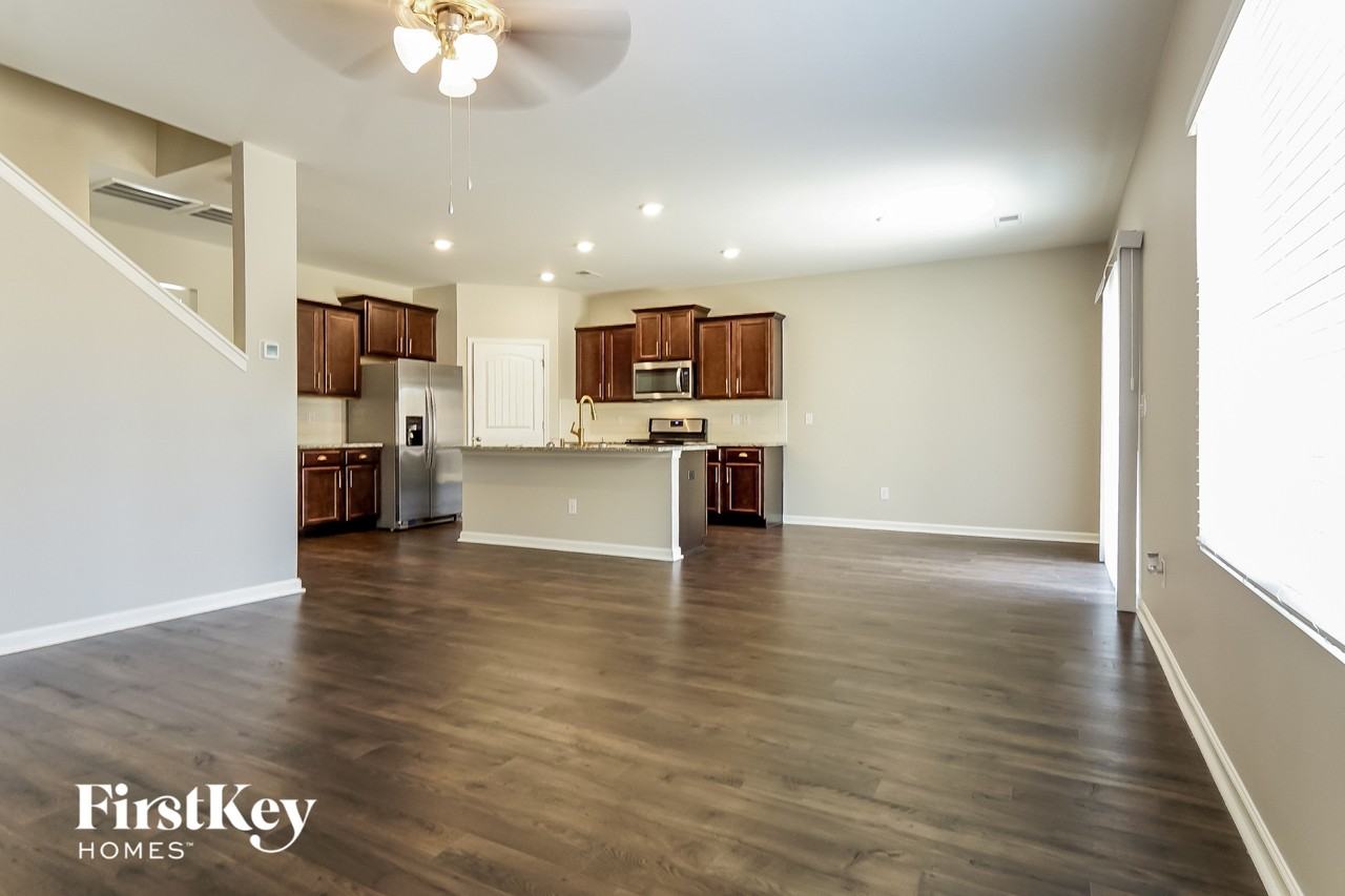 229 Park View Cir - Photo 3 of 15
