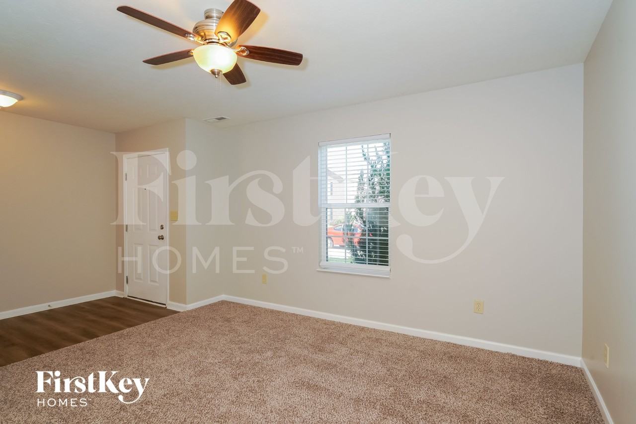 2217 Hampton Dr - Photo 2 of 15
