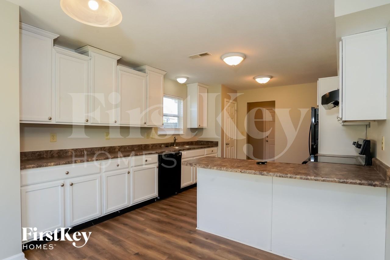 2217 Hampton Dr - Photo 7 of 15