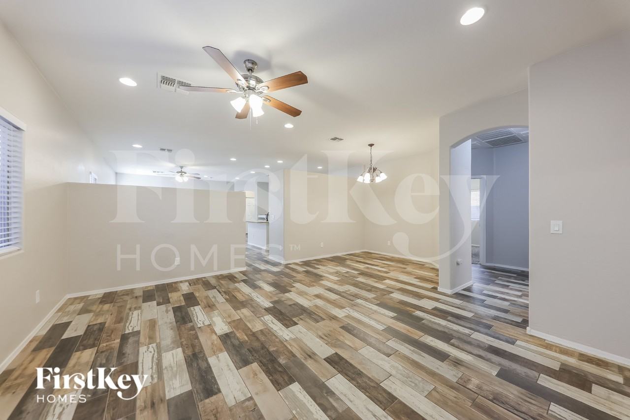4621 W Fortune Dr - Photo 2 of 16