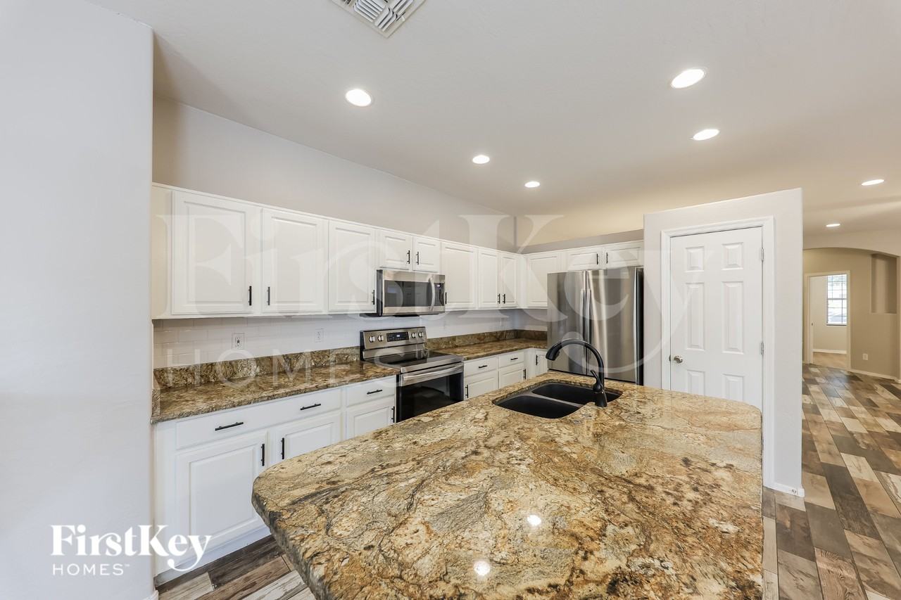 4621 W Fortune Dr - Photo 5 of 16