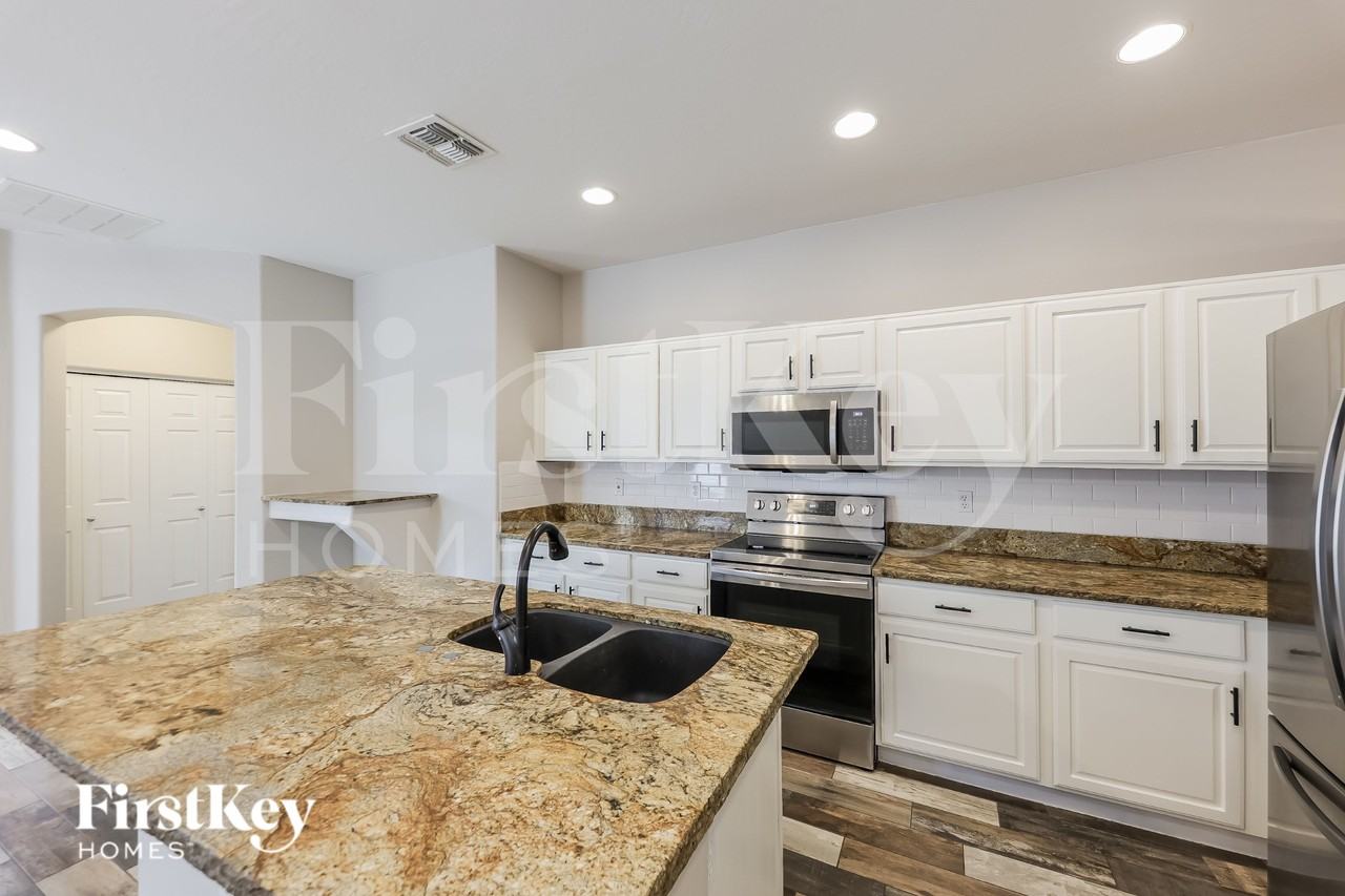 4621 W Fortune Dr - Photo 6 of 16
