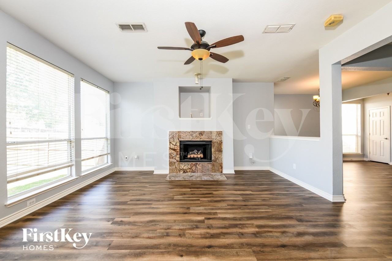 4909 Lodgepole Ln - Photo 3 of 16