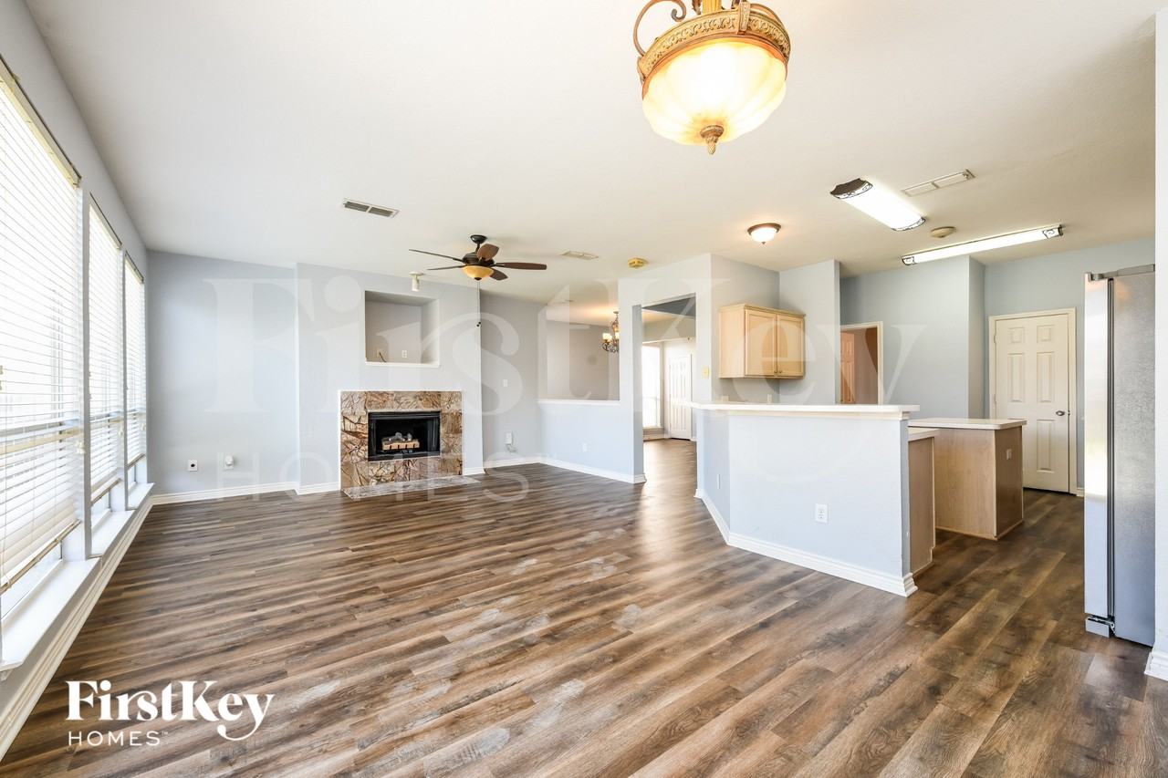 4909 Lodgepole Ln - Photo 4 of 16