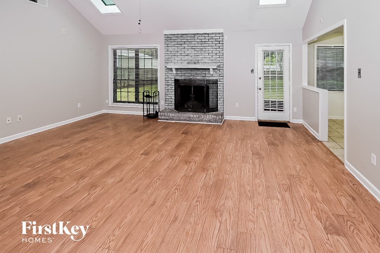 7066 Scepter Dr - Photo 3 of 15