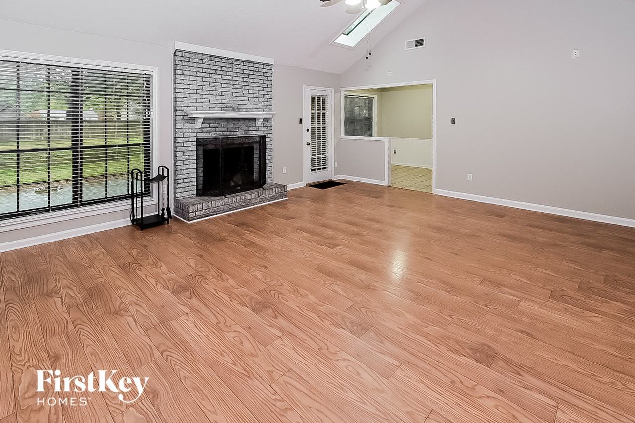 7066 Scepter Dr - Photo 4 of 15