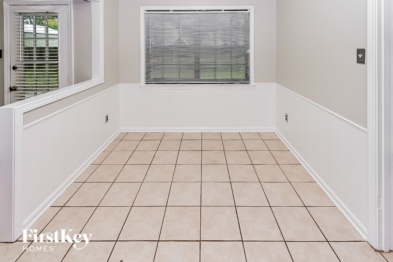 7066 Scepter Dr - Photo 5 of 15