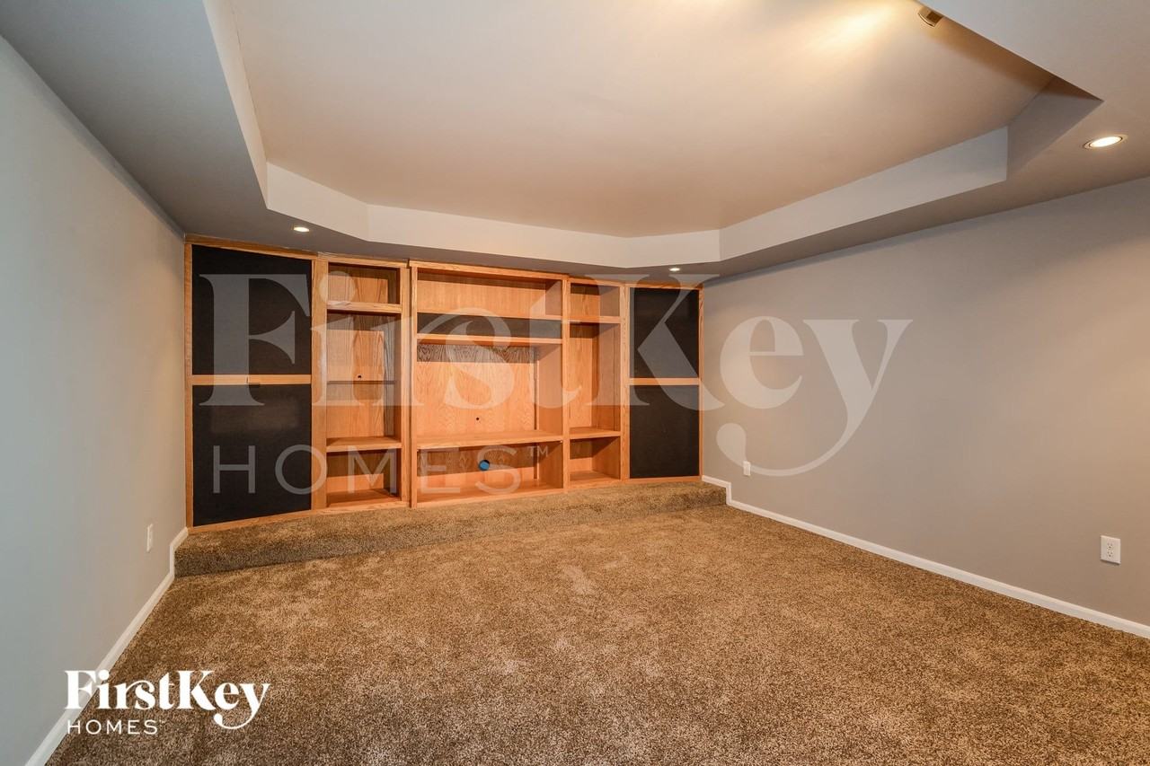 700 Fernwood Ter - Photo 7 of 15