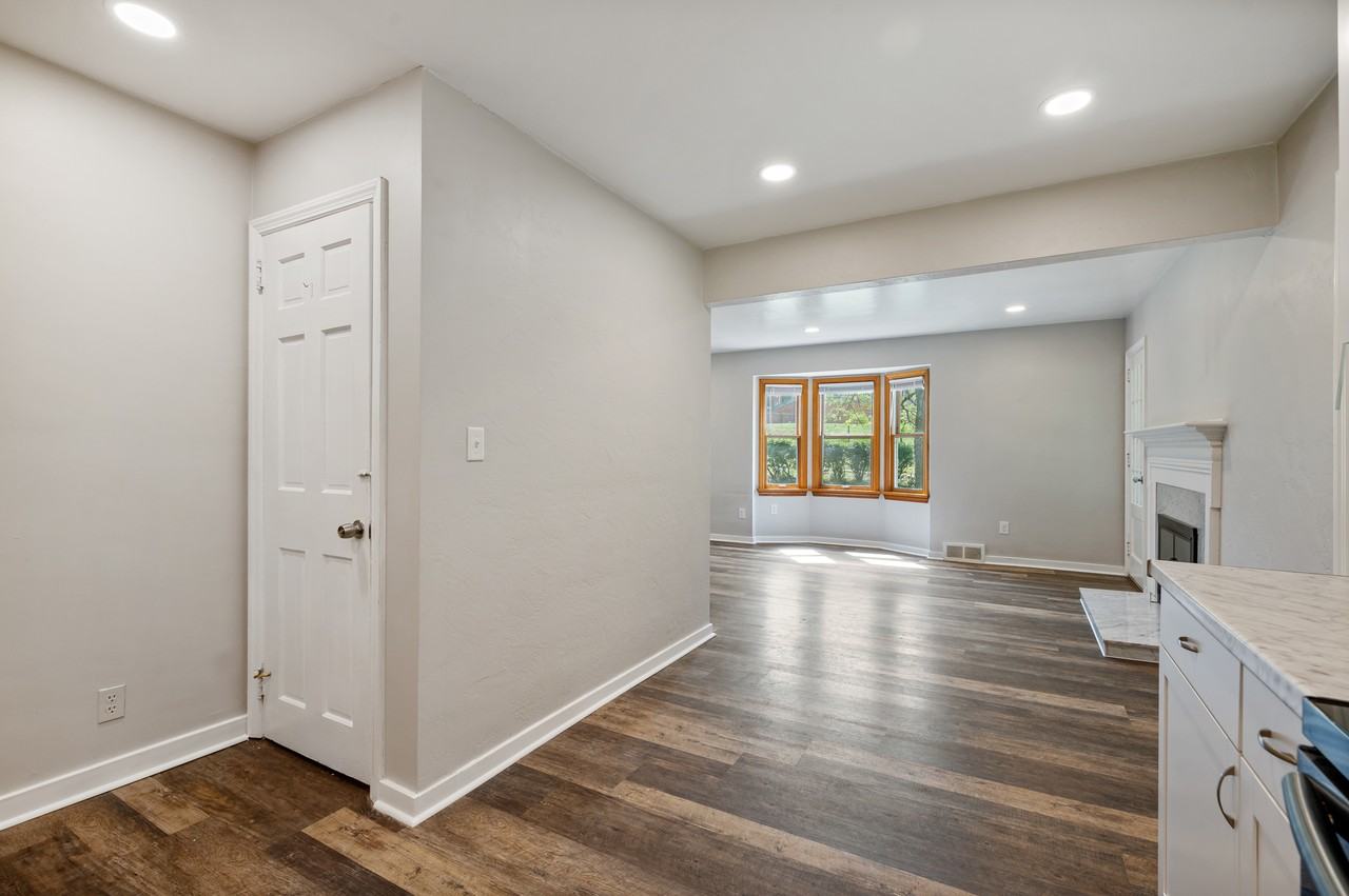 3302 S Park Rd #1 - Photo 5 of 31