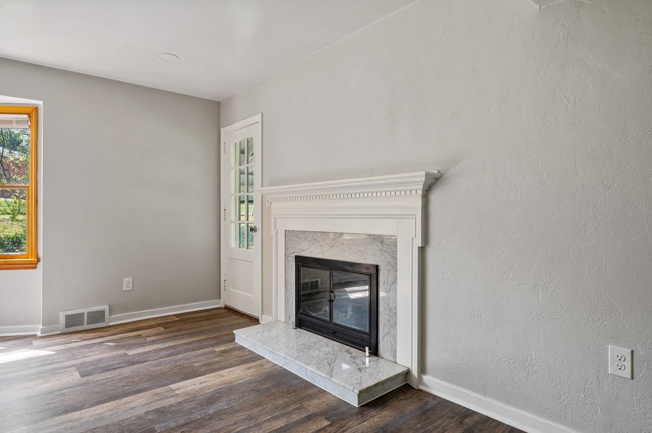 3302 S Park Rd #1 - Photo 6 of 31