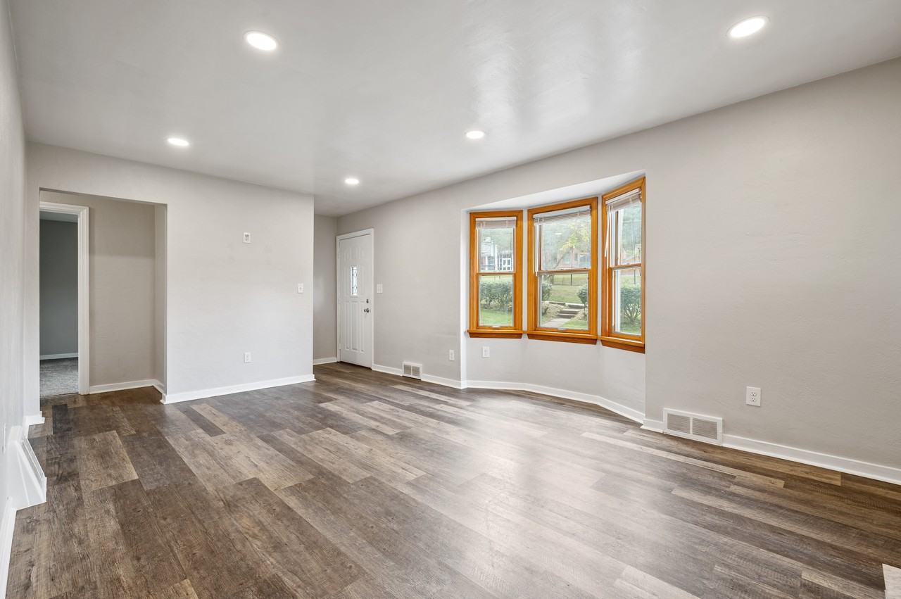 3302 S Park Rd #1 - Photo 7 of 31