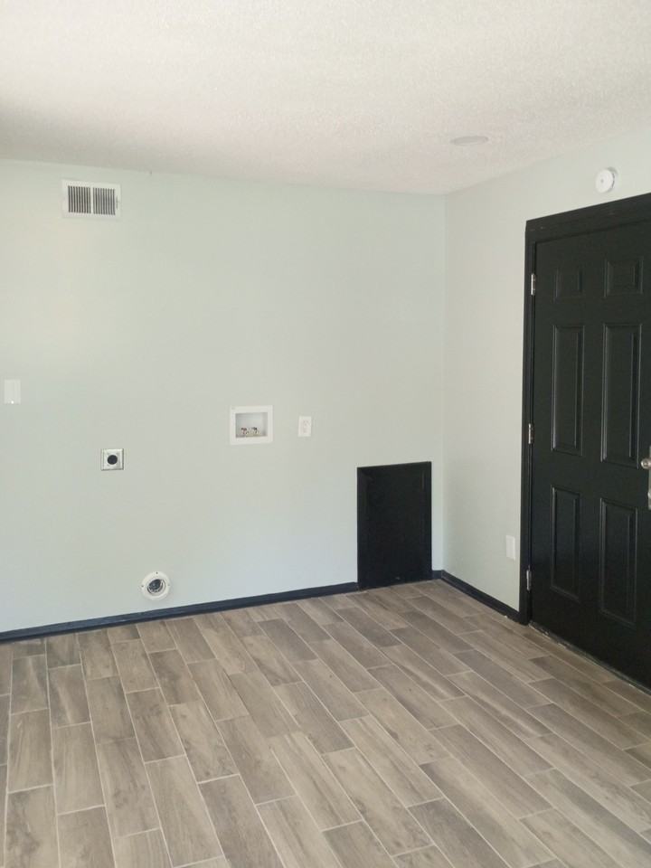492 Delta Rd #1 - Photo 5 of 14