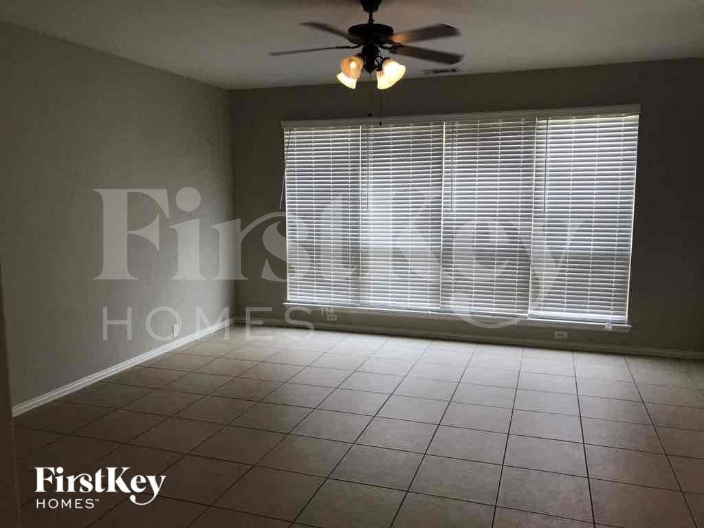 612 Celeste Ln - Photo 3 of 28