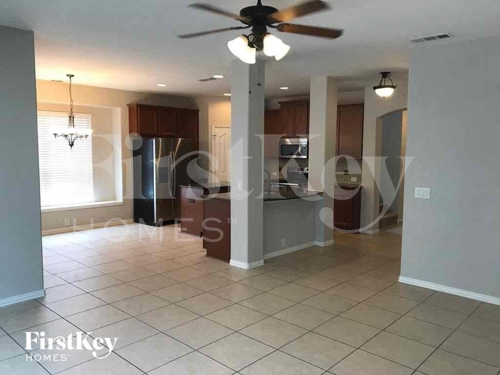 612 Celeste Ln - Photo 4 of 28