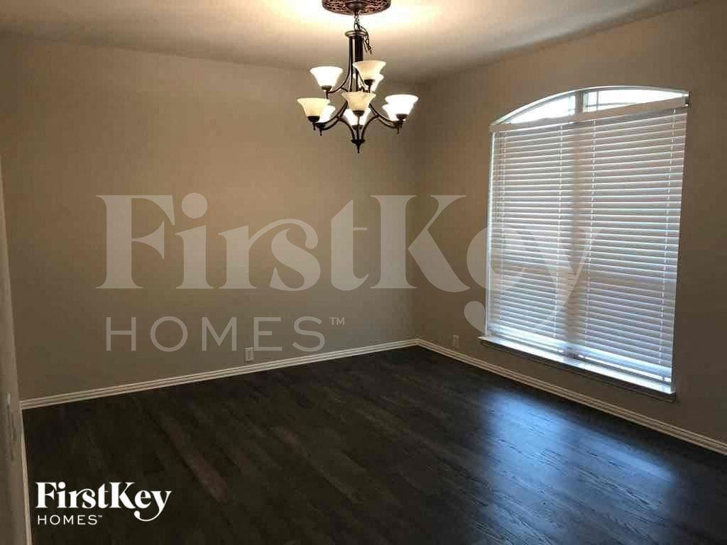 612 Celeste Ln - Photo 5 of 28