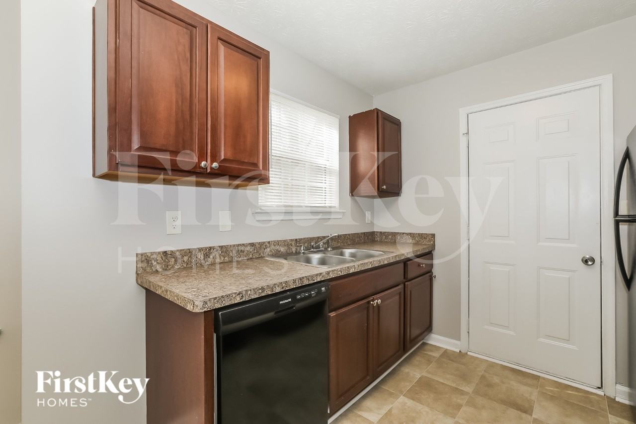 8606 Sheridan Dr - Photo 5 of 15
