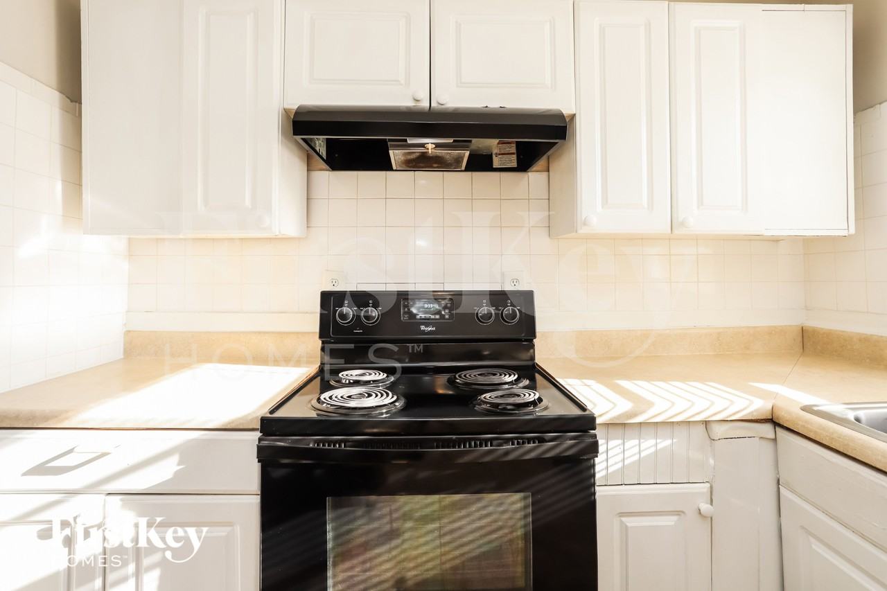 297 Reed St - Photo 5 of 15