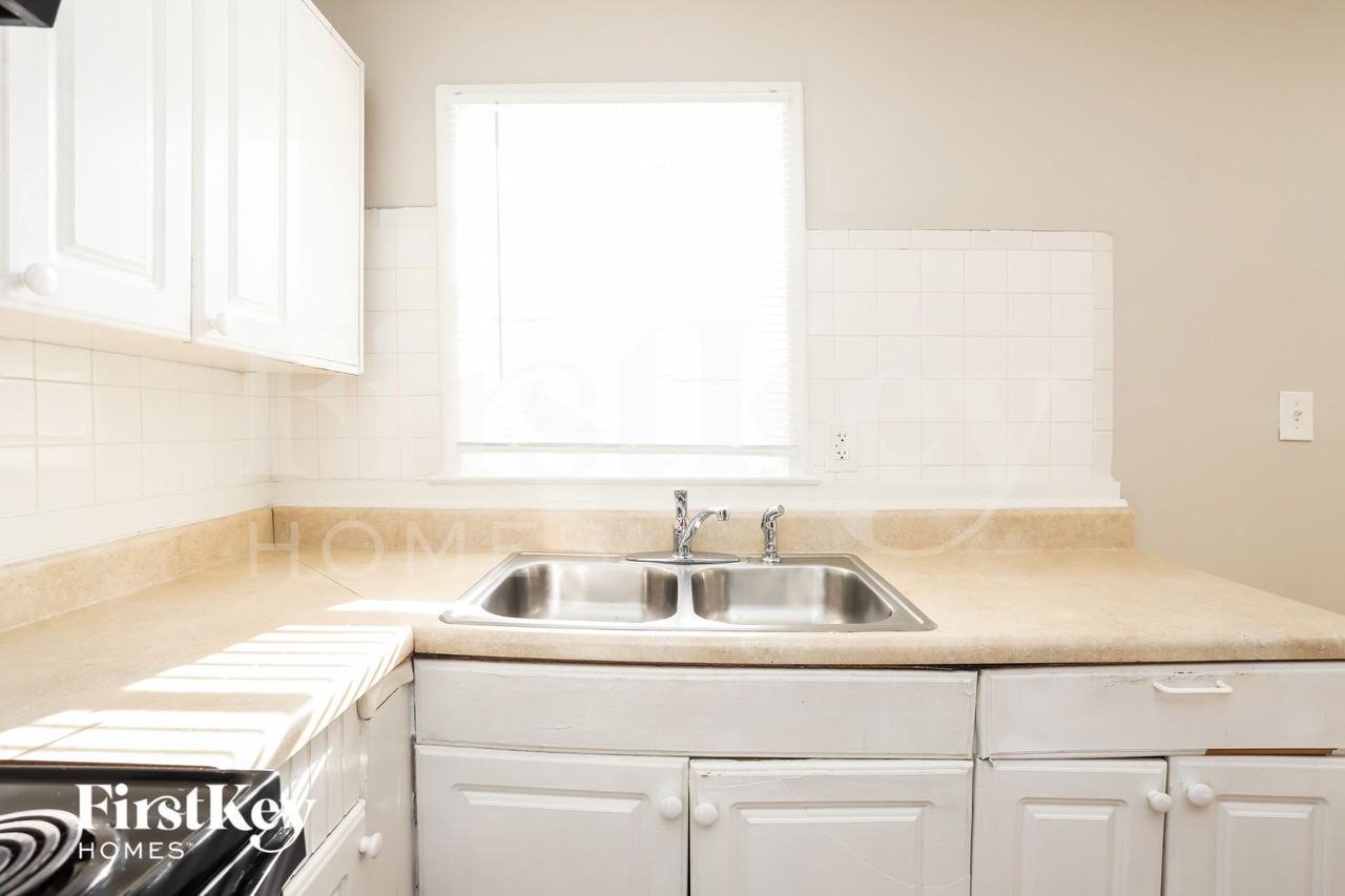 297 Reed St - Photo 6 of 15