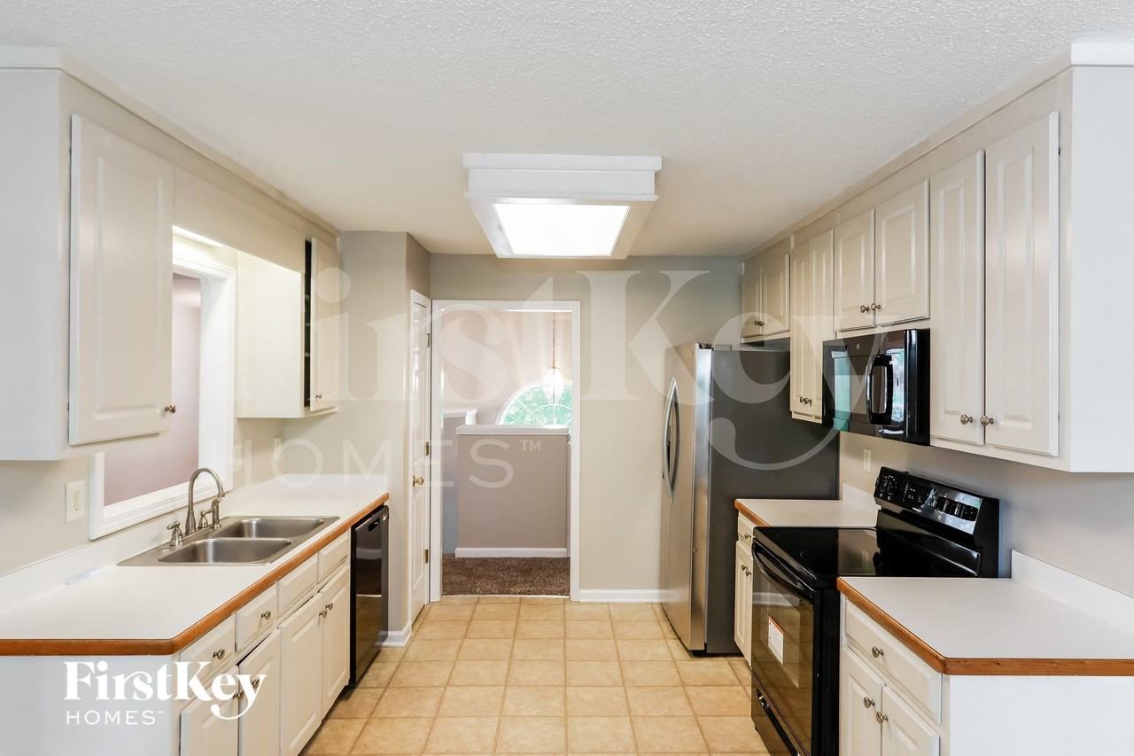1046 Preserve Ln - Photo 4 of 15
