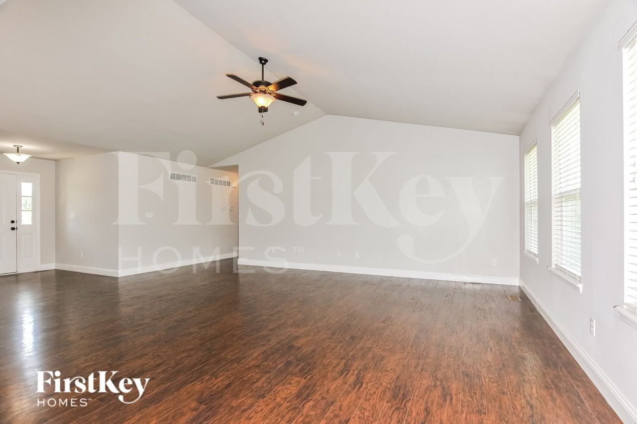 1811 Barclay Trail Dr - Photo 4 of 16