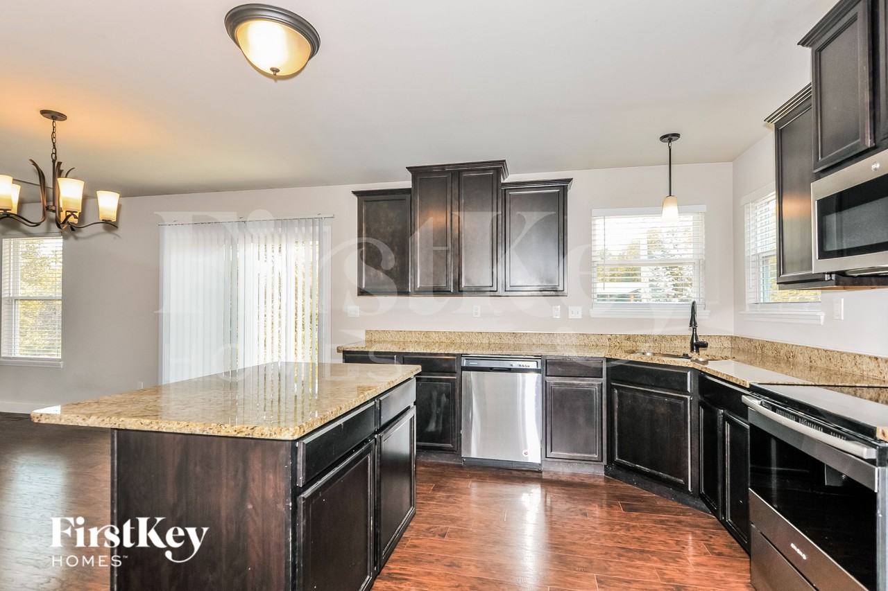 1811 Barclay Trail Dr - Photo 6 of 16