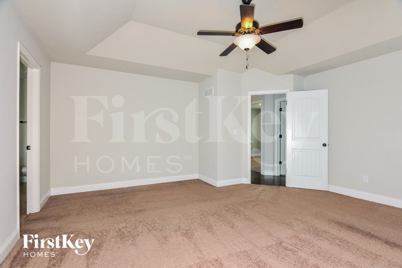 1811 Barclay Trail Dr - Photo 7 of 16