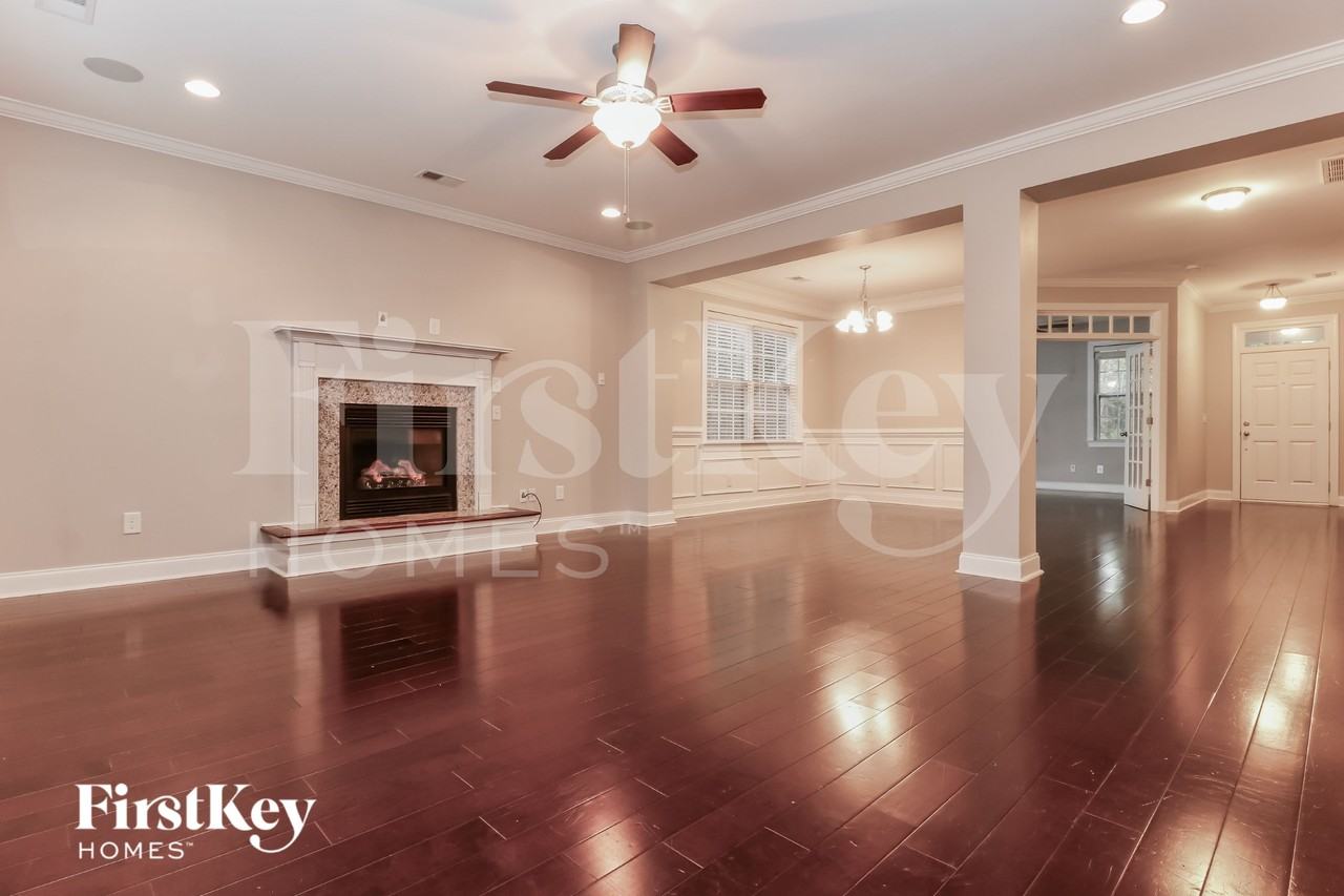 373 Fox Ridge Ln - Photo 2 of 15