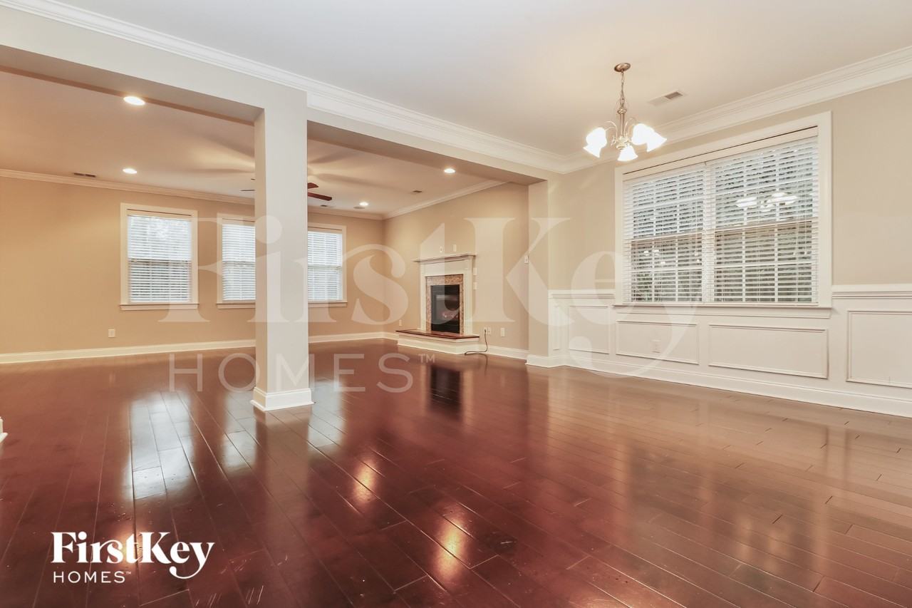 373 Fox Ridge Ln - Photo 3 of 15