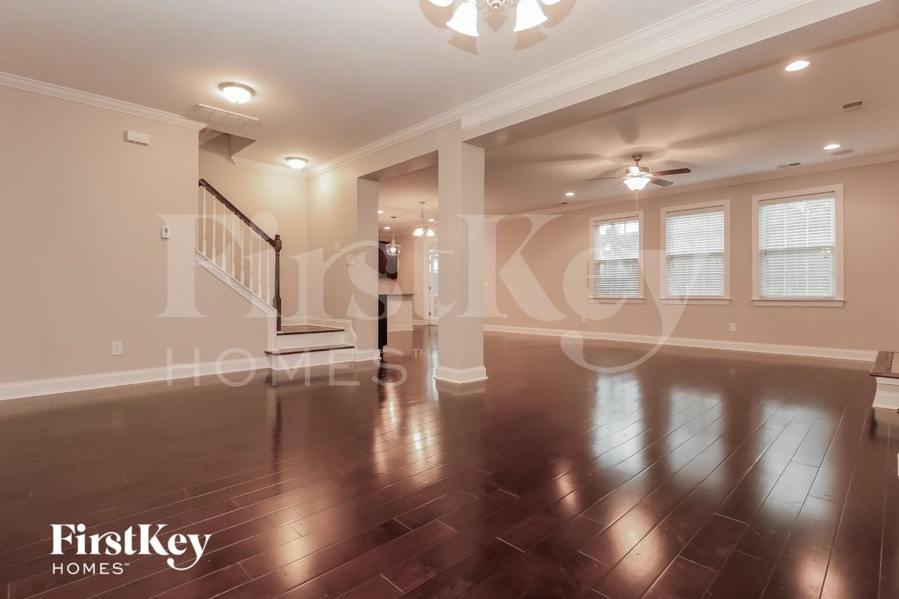 373 Fox Ridge Ln - Photo 4 of 15