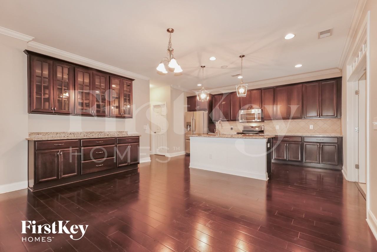 373 Fox Ridge Ln - Photo 6 of 15
