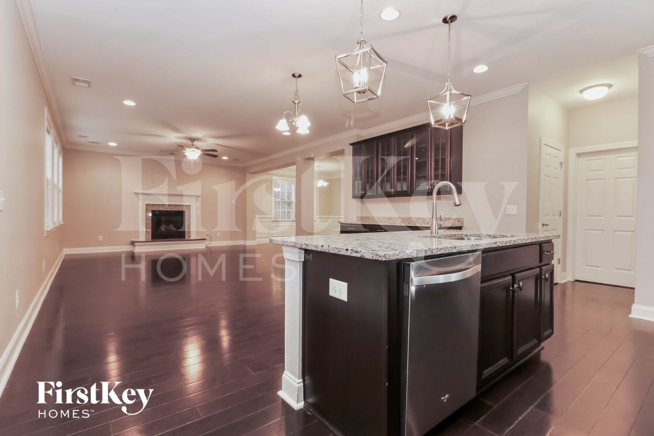 373 Fox Ridge Ln - Photo 7 of 15