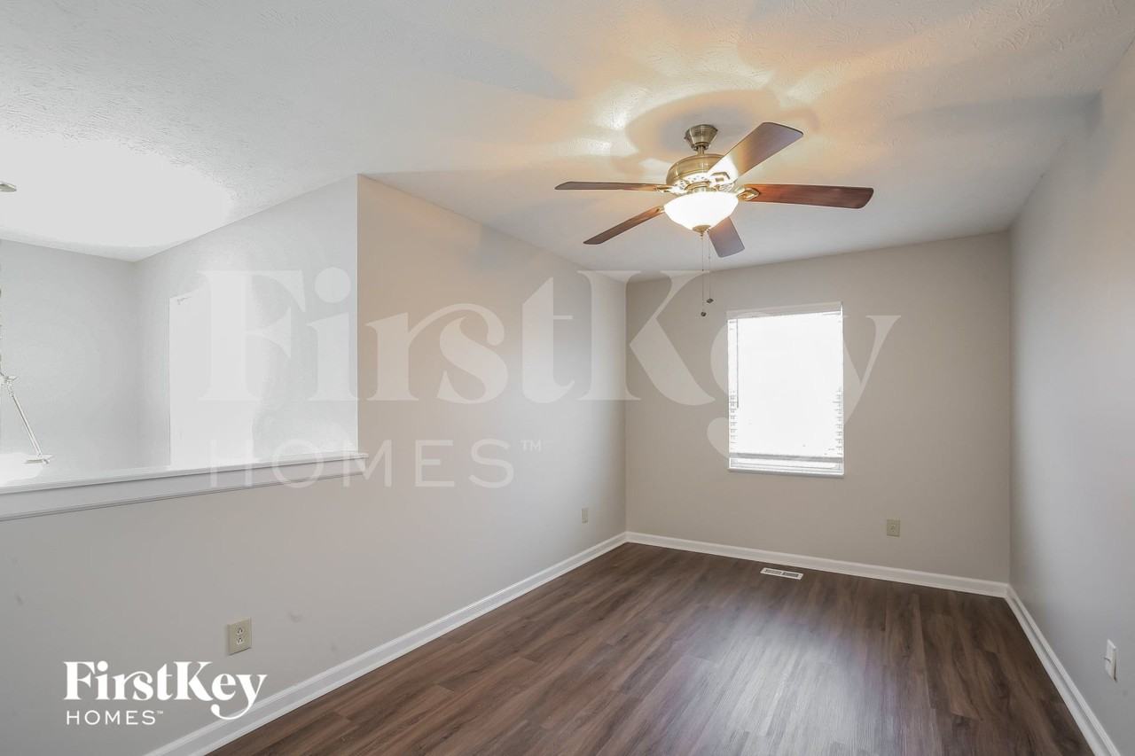 8119 Rambling Rd - Photo 7 of 15