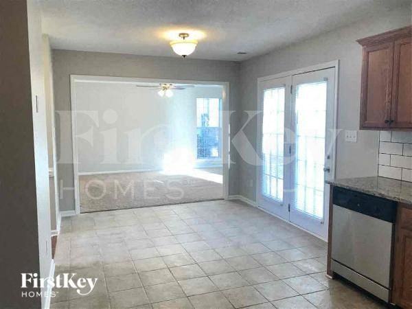 10104 Prosperity Point Ln - Photo 5 of 31