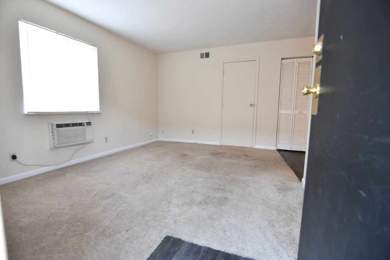 1251 Summit Street - Photo 2 of 8