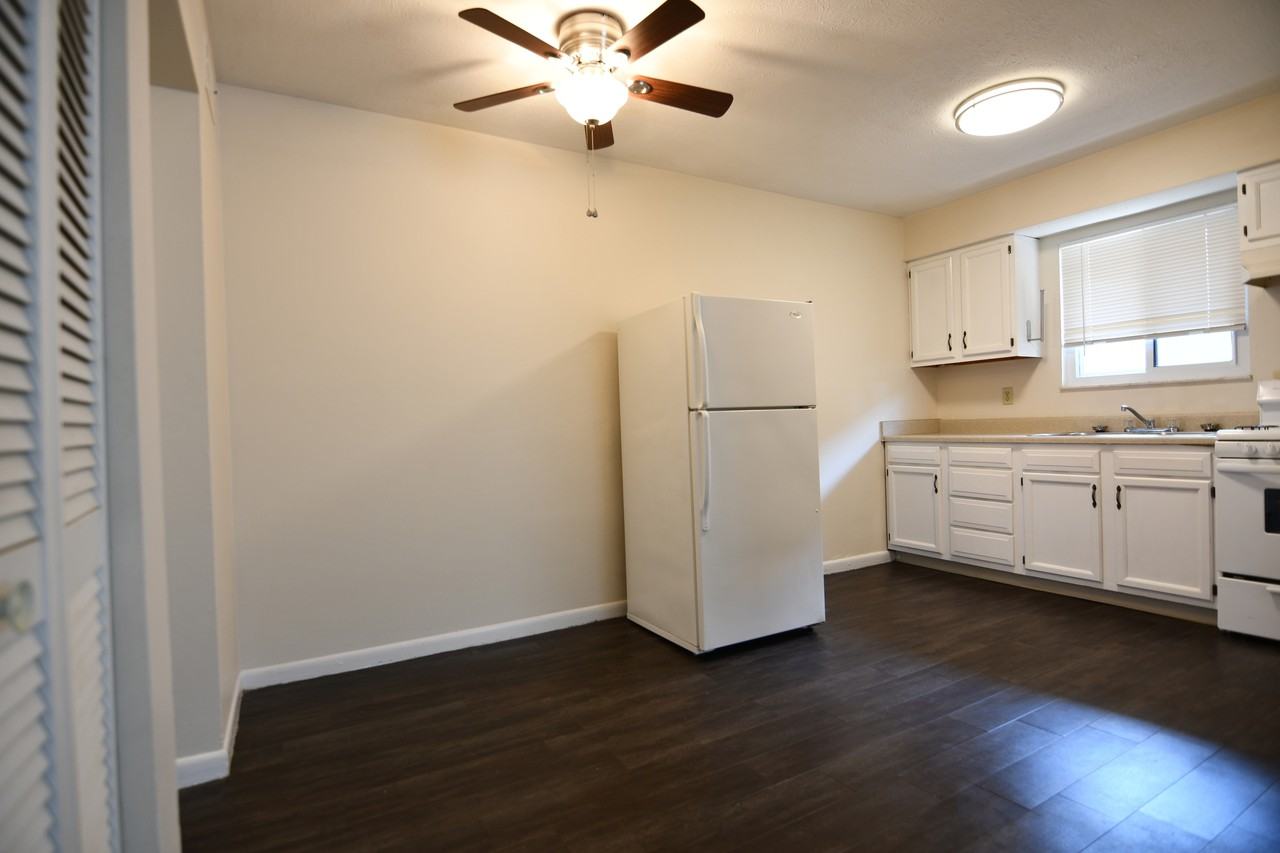 1251 Summit Street - Photo 3 of 8