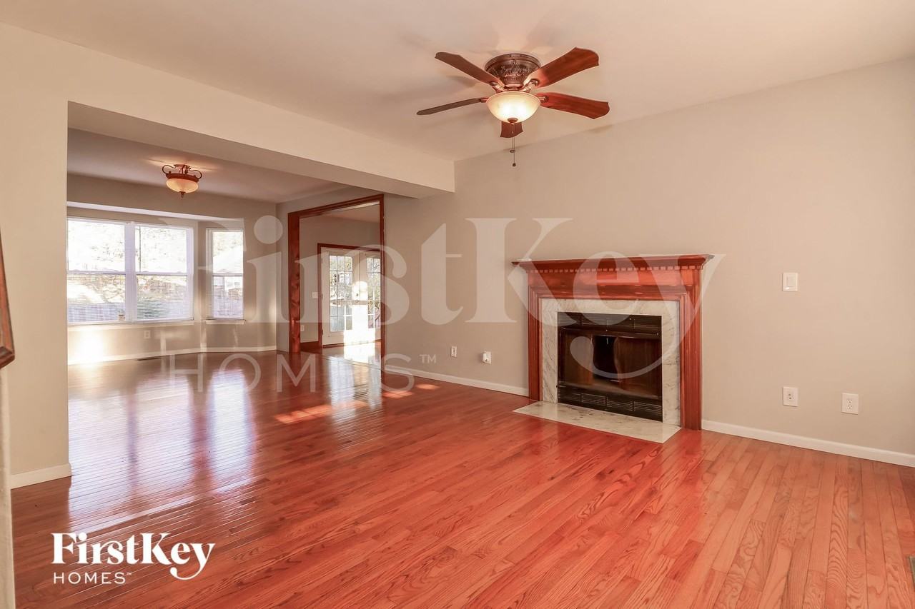 994 Sunset Farms Ct - Photo 3 of 14