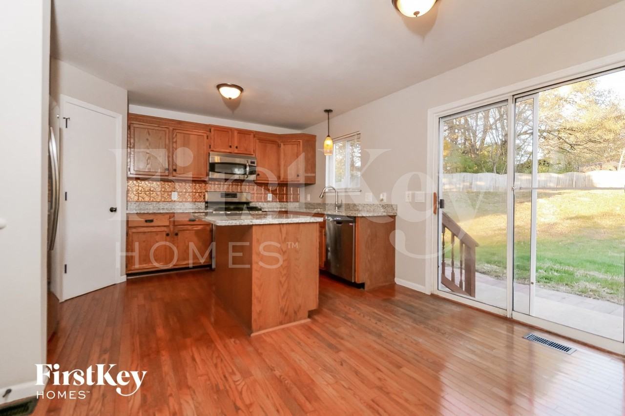 994 Sunset Farms Ct - Photo 5 of 14