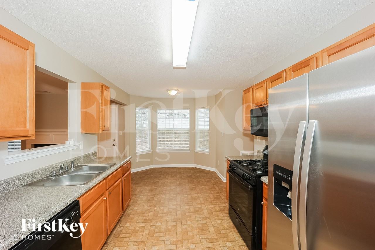980 Brisley Cir - Photo 7 of 15