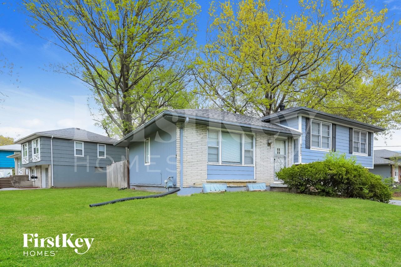 9207 Manchester Ave - Photo 2 of 15
