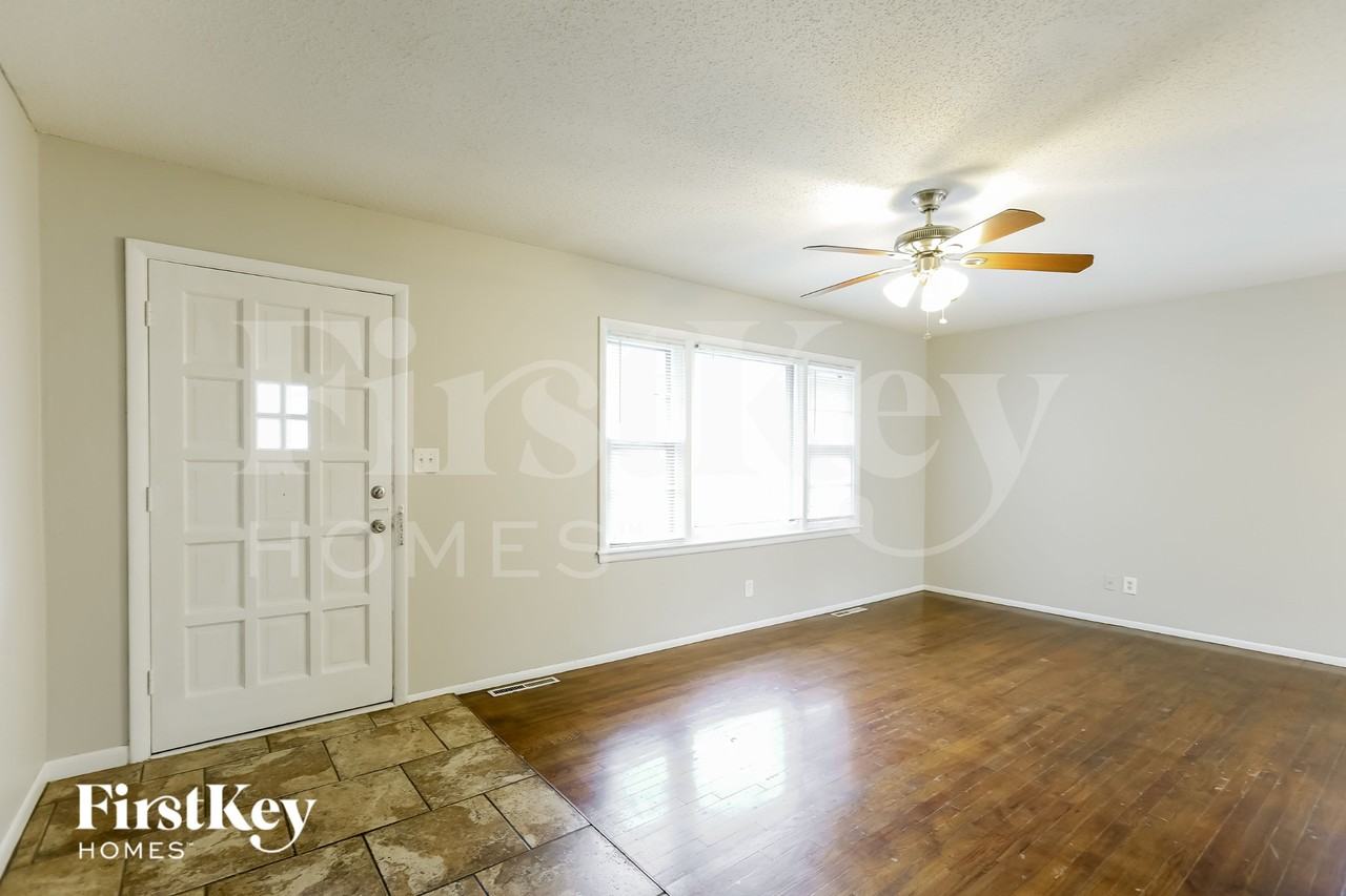 9207 Manchester Ave - Photo 3 of 15