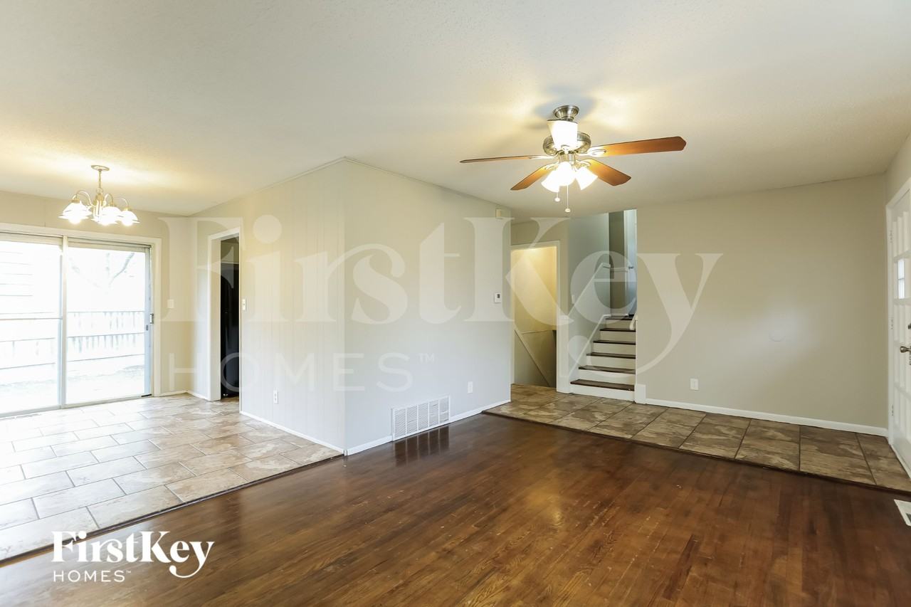 9207 Manchester Ave - Photo 4 of 15