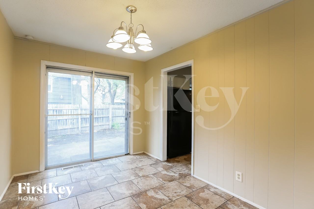 9207 Manchester Ave - Photo 5 of 15