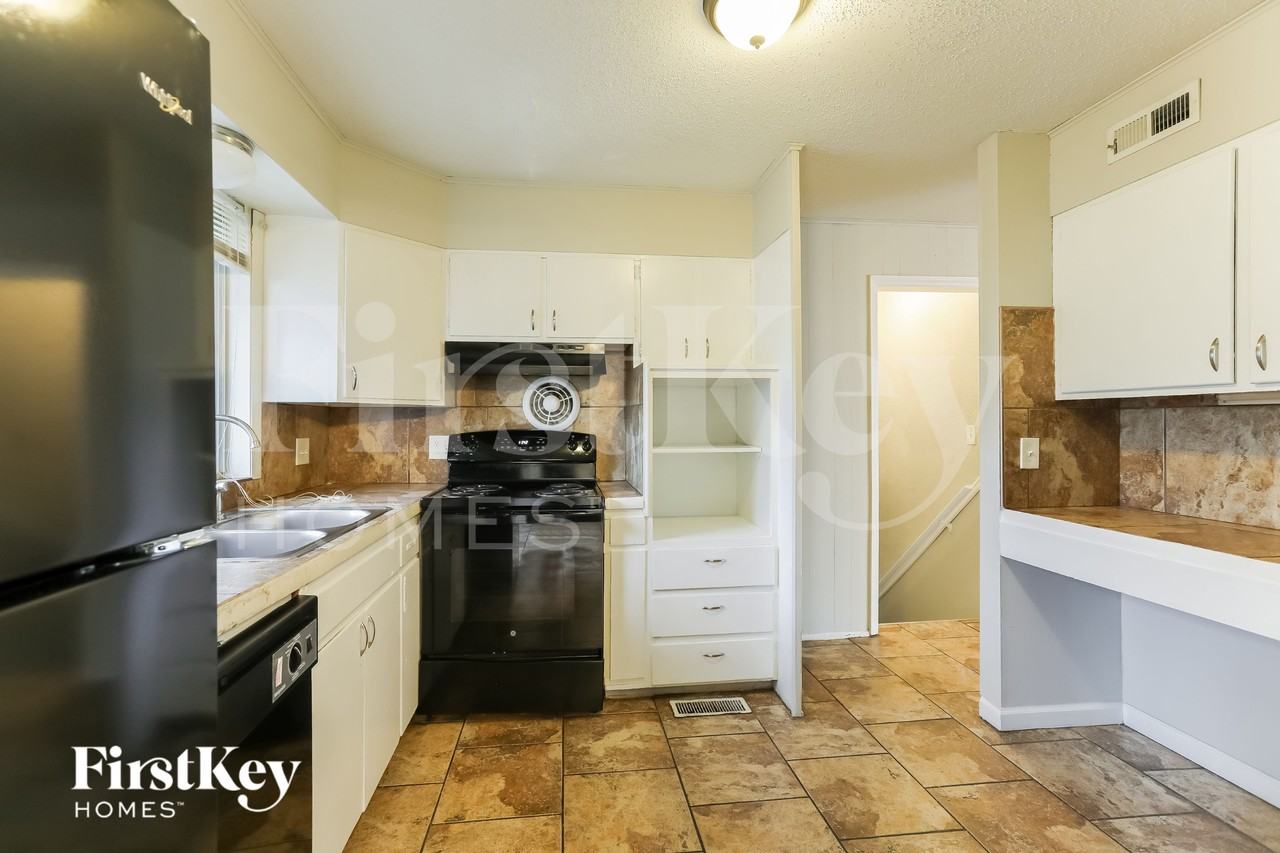 9207 Manchester Ave - Photo 6 of 15