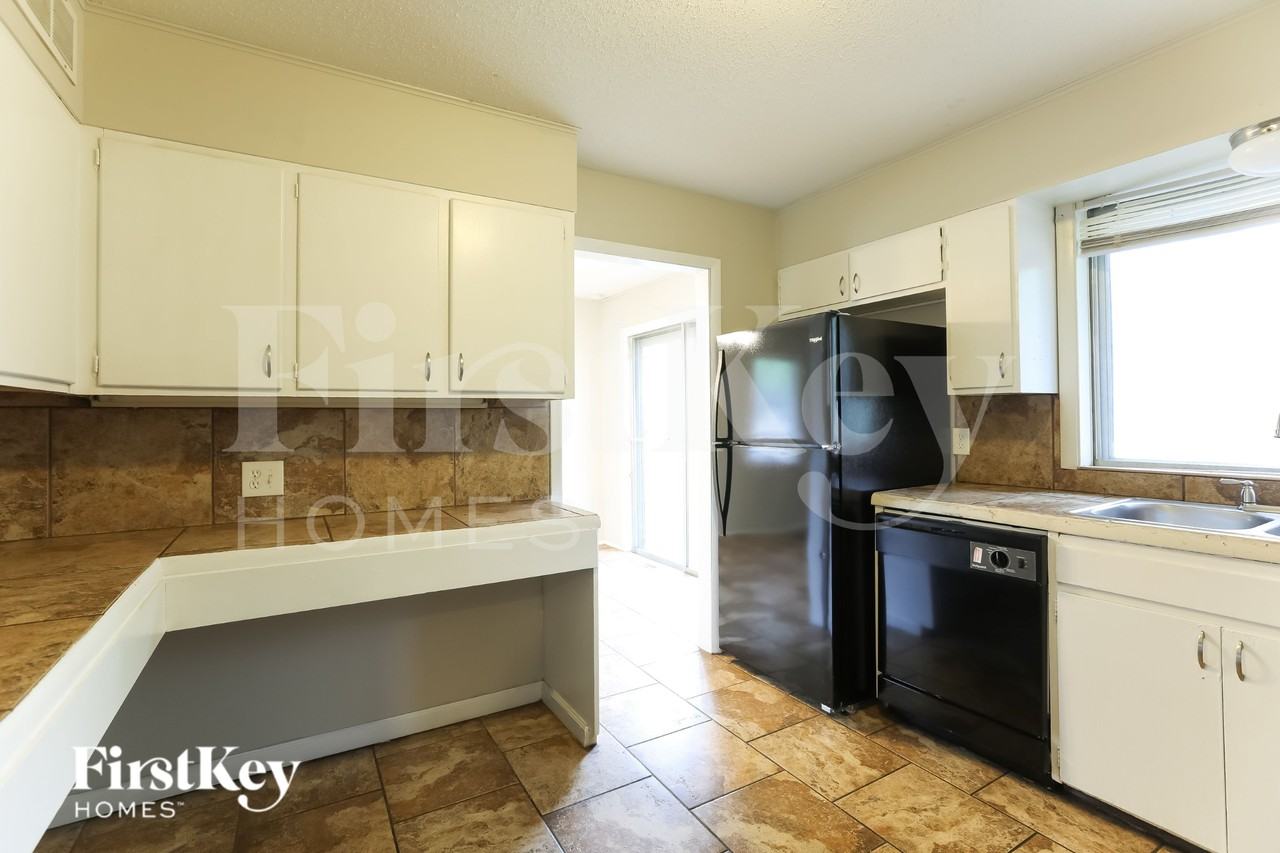 9207 Manchester Ave - Photo 7 of 15