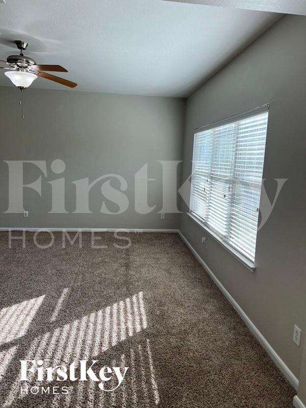8911 Durham Manor Ln - Photo 6 of 11