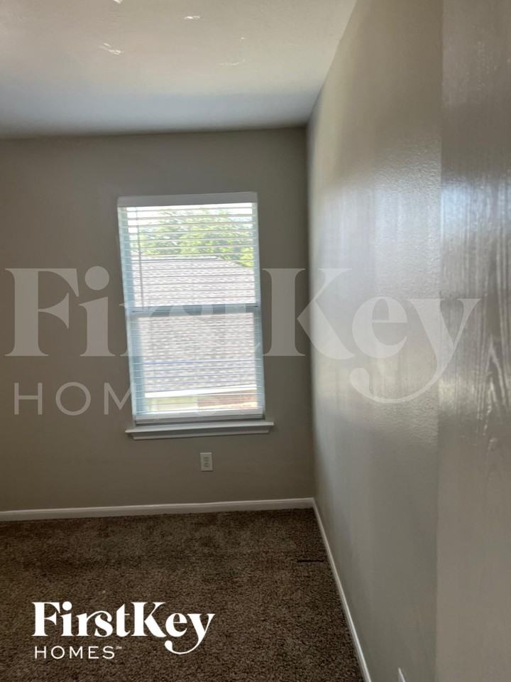 8911 Durham Manor Ln - Photo 7 of 11