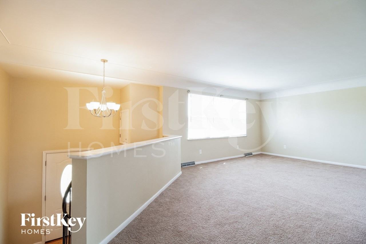 8431 Bluebird Dr - Photo 4 of 15