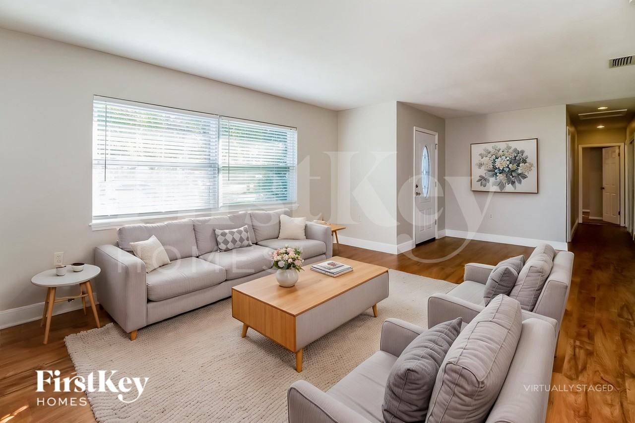 802 Morocco Ave - Photo 4 of 19